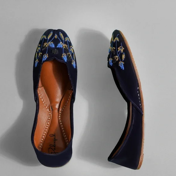 Navy blue velvet, hand-embroidered Pakistani leather women's flats shoes - Picture 9 of 9